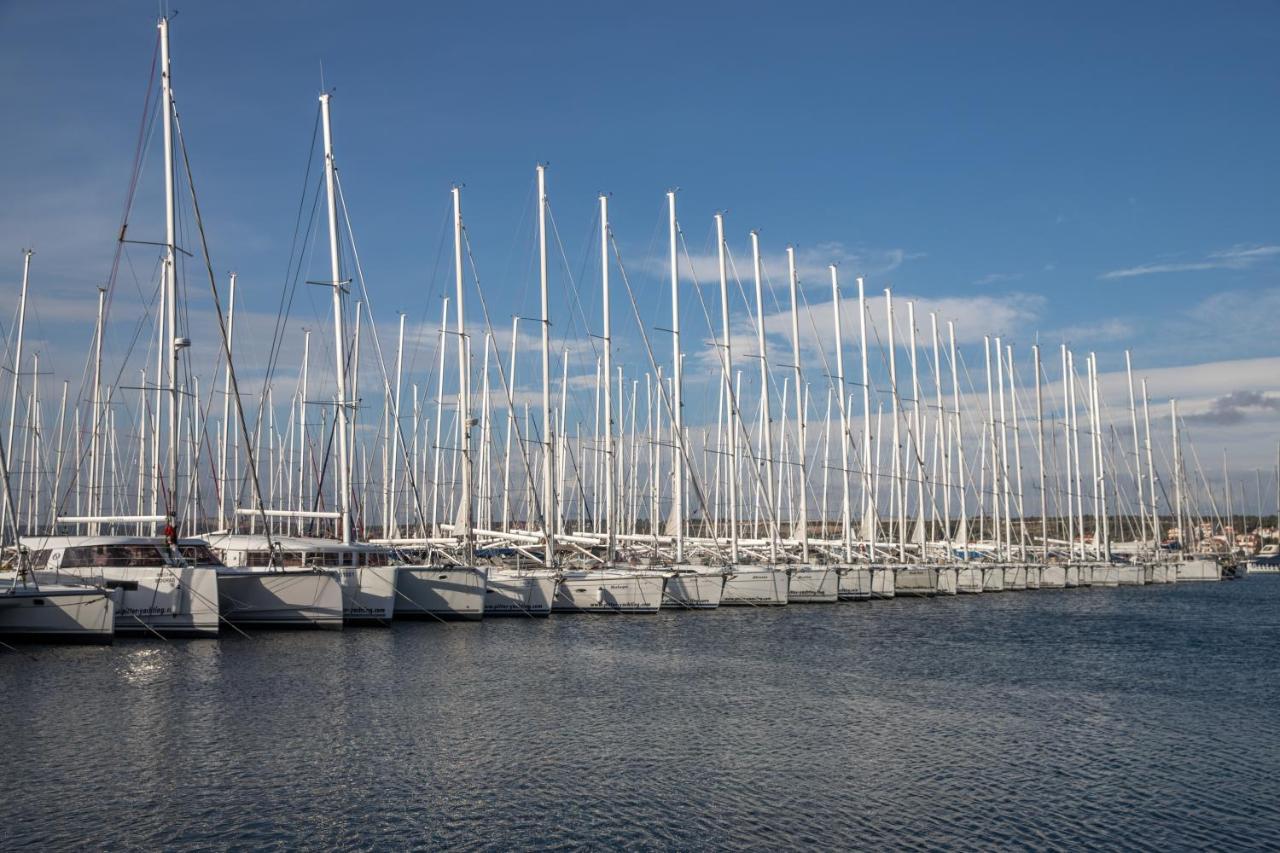 Dina * Biograd Na Moru